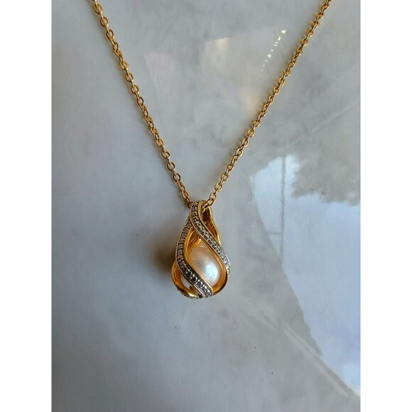 Danbury Mint Jewelry - Danbury Mint Gold Plated Love's Embrace Pearl & Diamond Necklace
